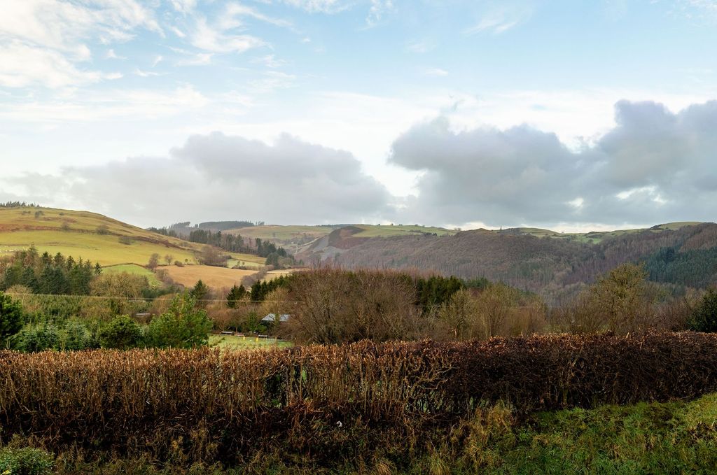 Property photo 2 of 36