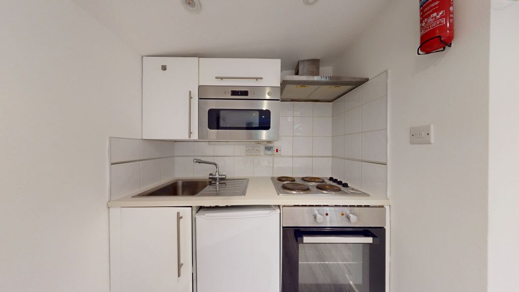 Property photo 2 of 11 Kitchen