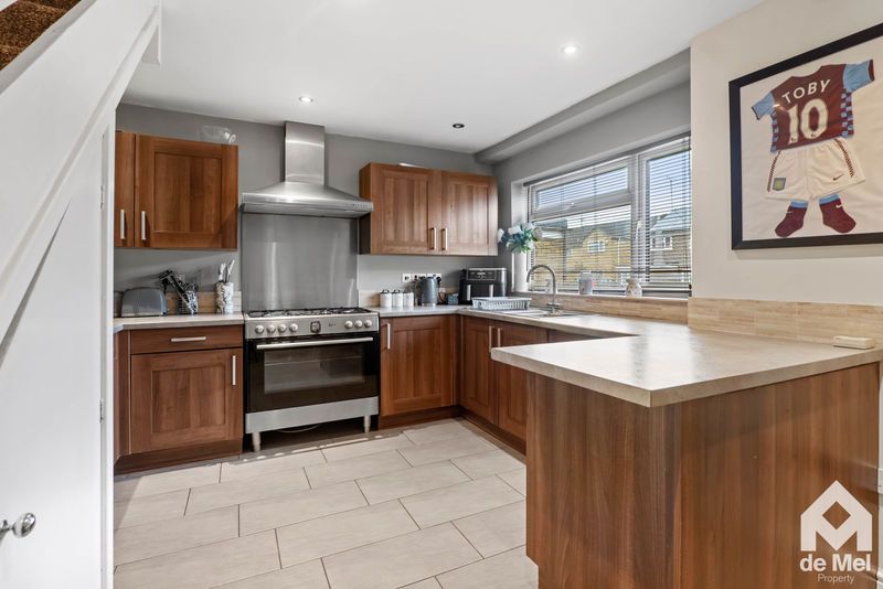 Property photo 3 of 12 Photo 8