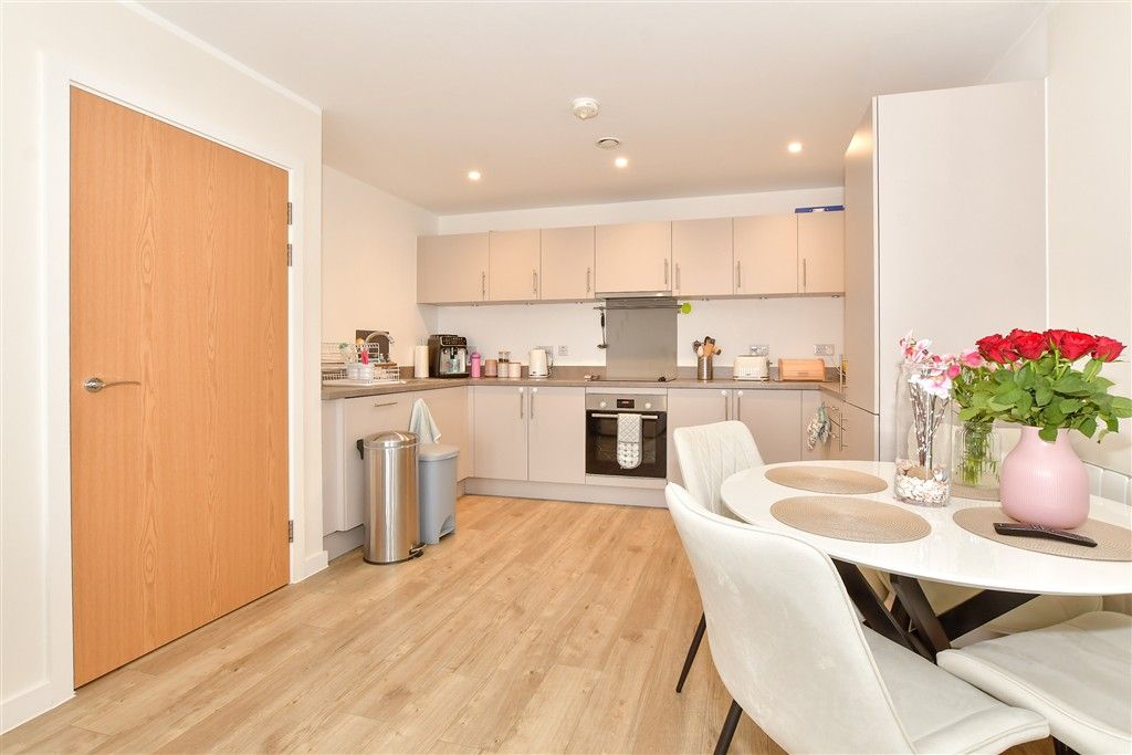 Property photo 3 of 12 Lounge