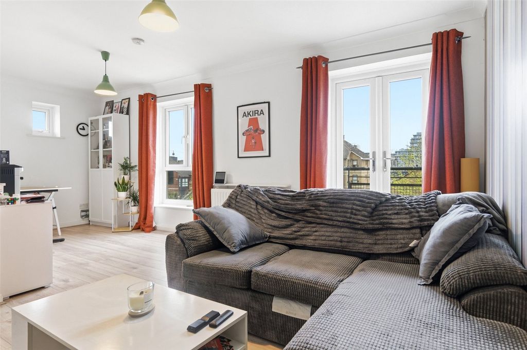 Property photo 2 of 17 Picture No. 11