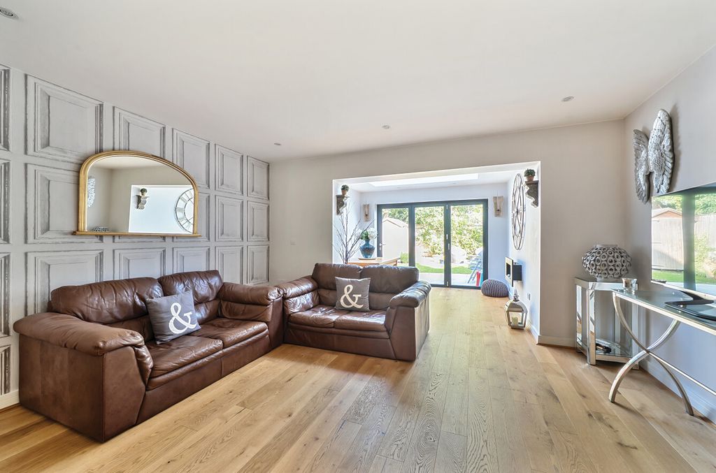 Property photo 2 of 15 1333619-14-689319...