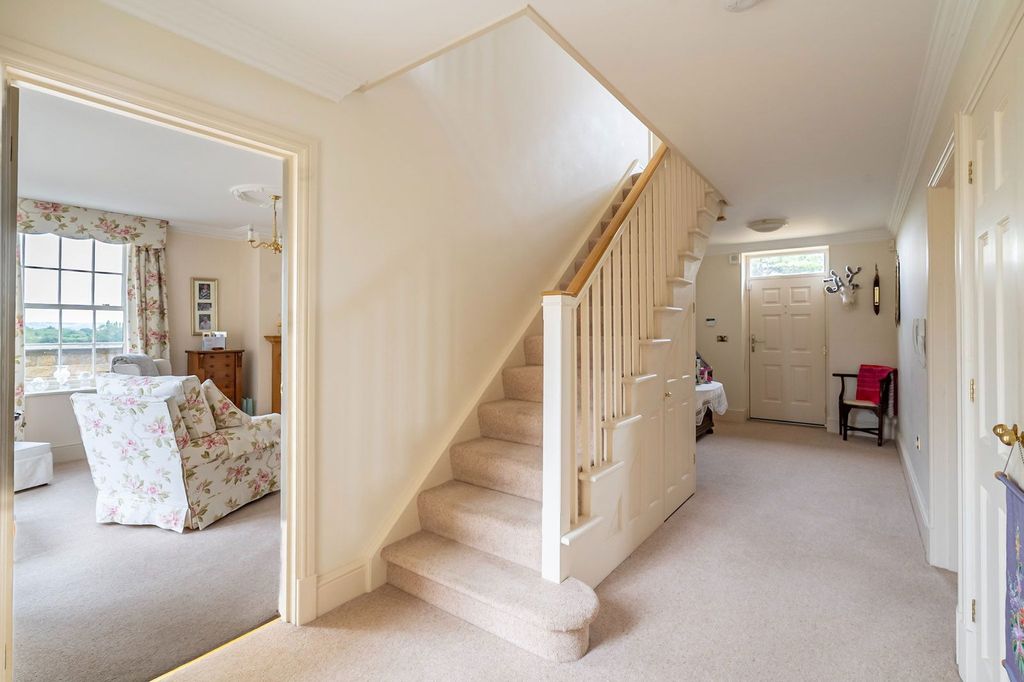 Property photo 3 of 49