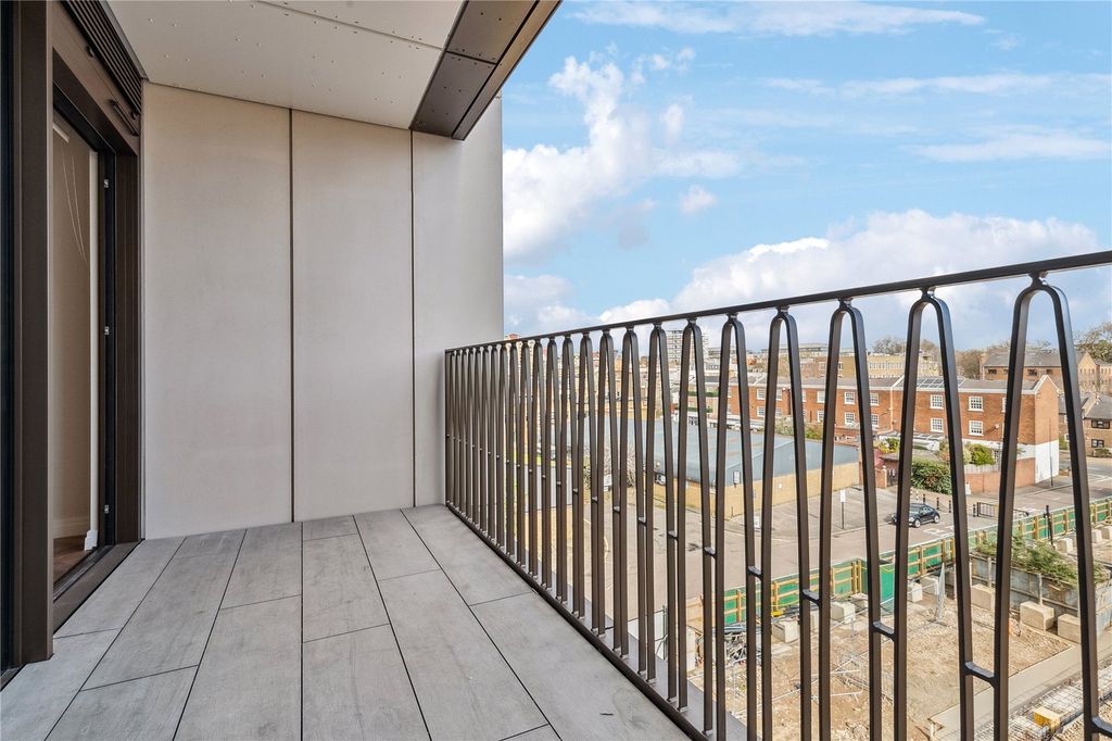 Property photo 3 of 19 Balcony