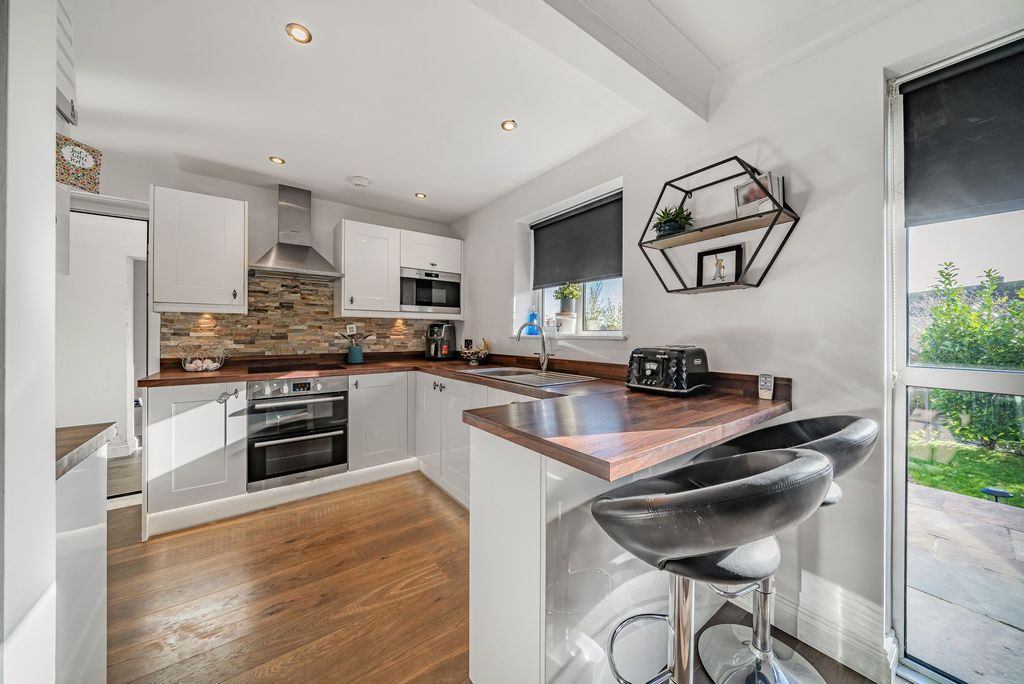 Property photo 3 of 20