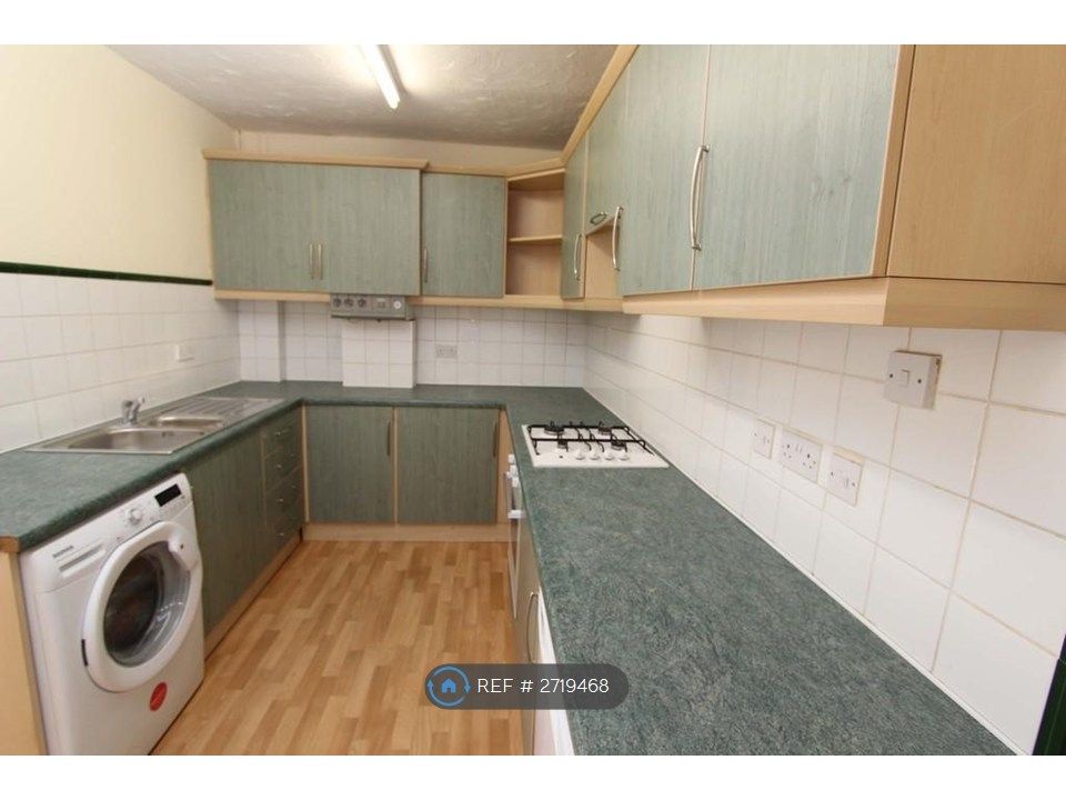 Property photo 3 of 9 Kitchen