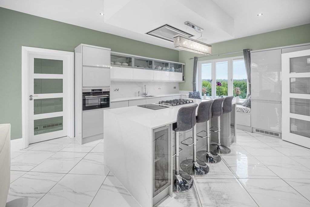 Property photo 2 of 35