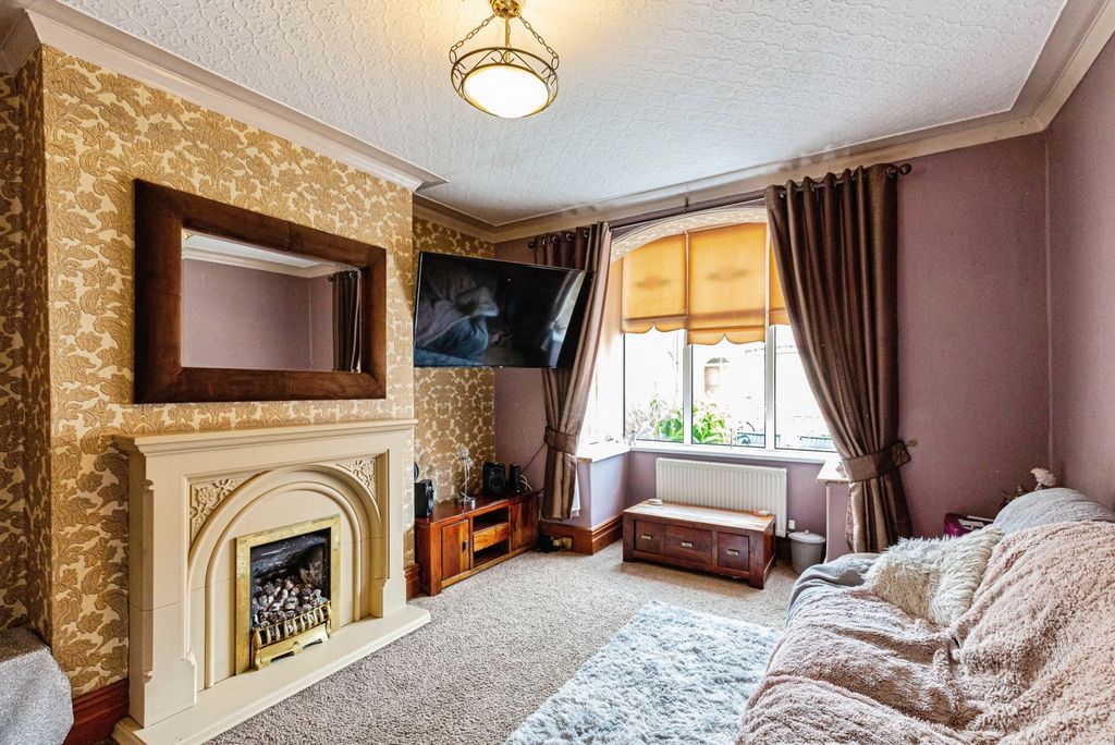Property photo 2 of 17 Photo