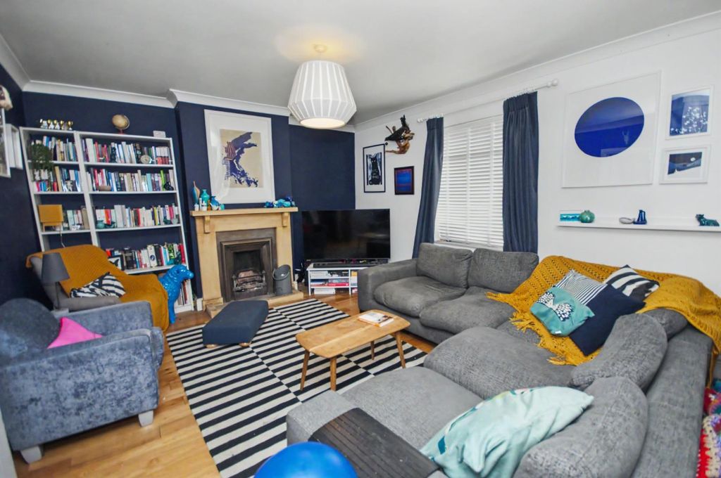 Property photo 2 of 12