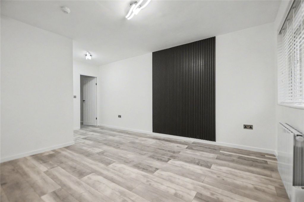 Property photo 2 of 10 Picture No. 03