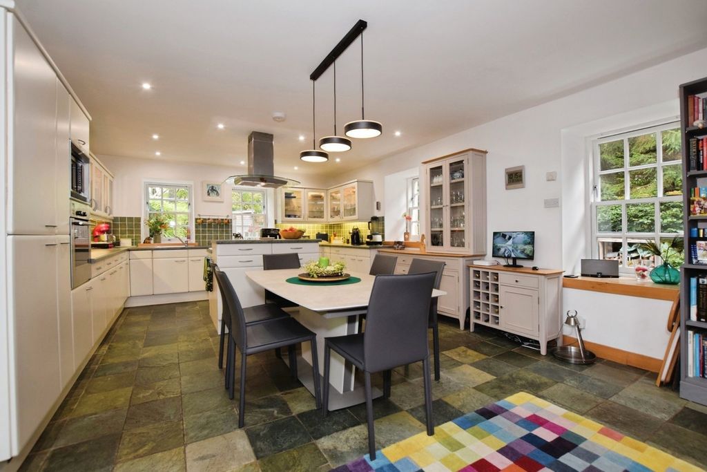 Property photo 3 of 25