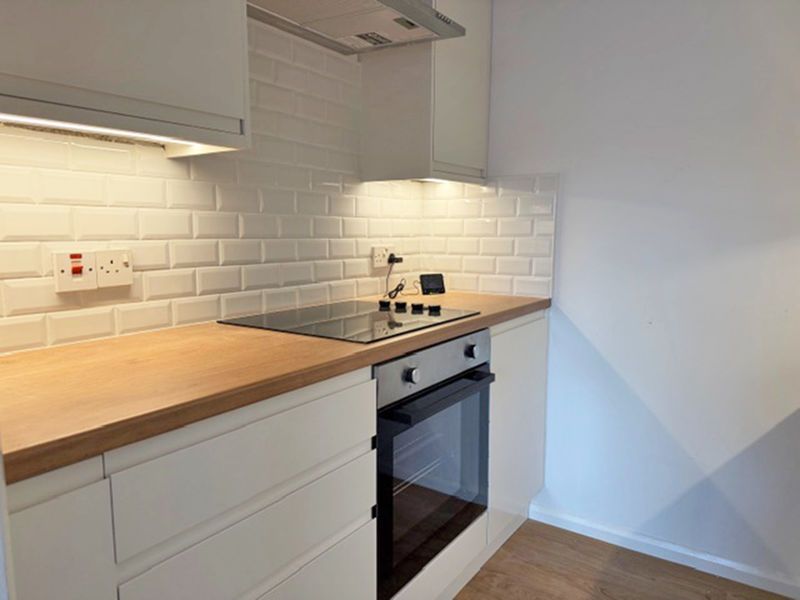 Property photo 3 of 10 Kitchen