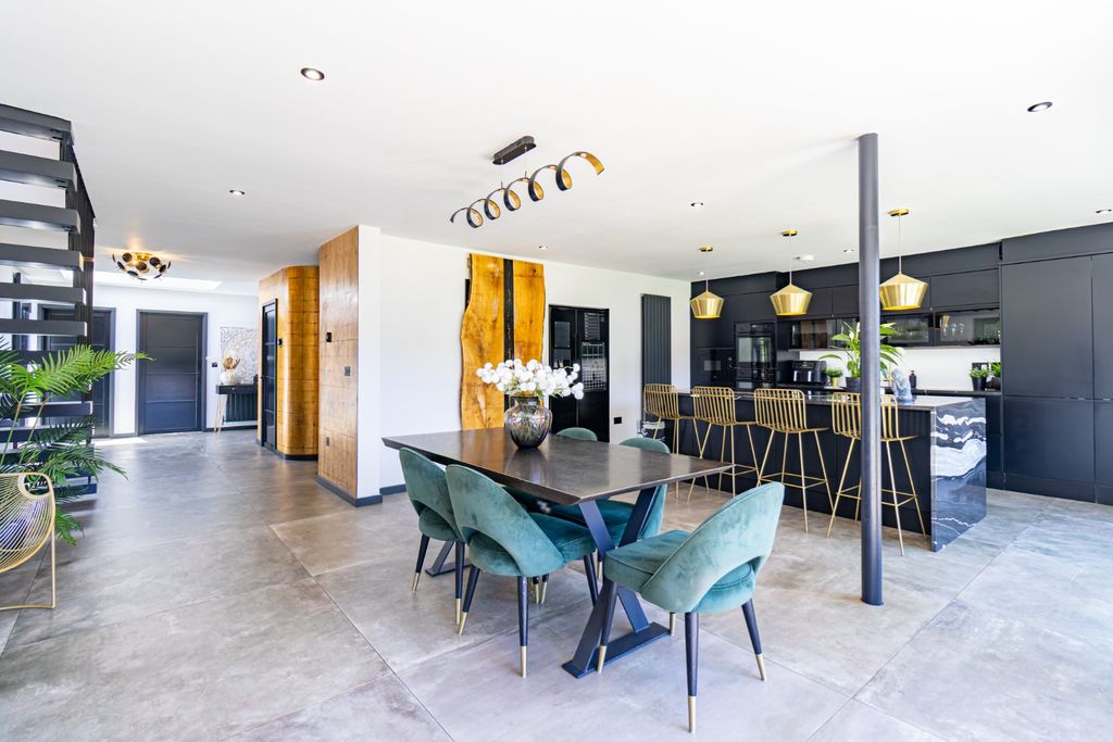 Property photo 3 of 46 4235312