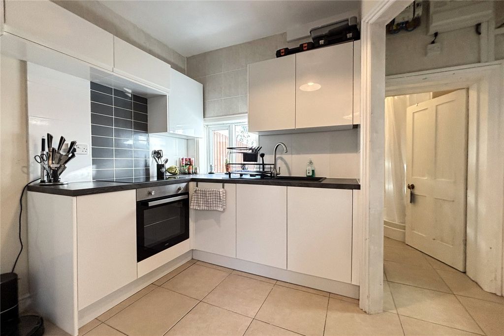 Property photo 3 of 19 Kitchen