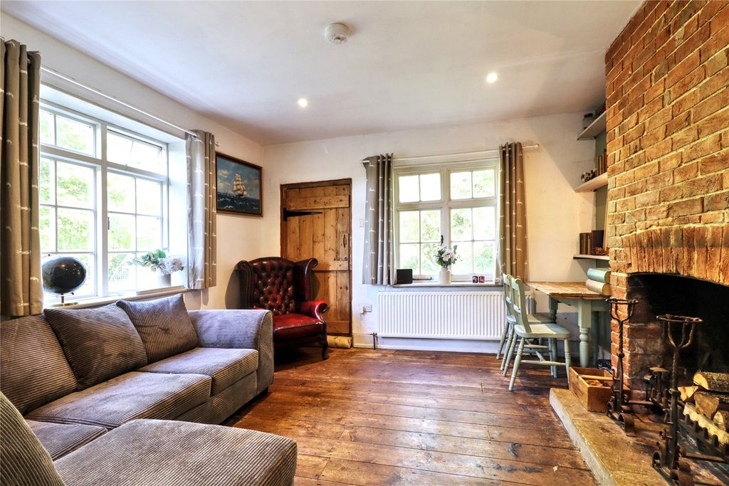 Property photo 1 of 17 Living Room