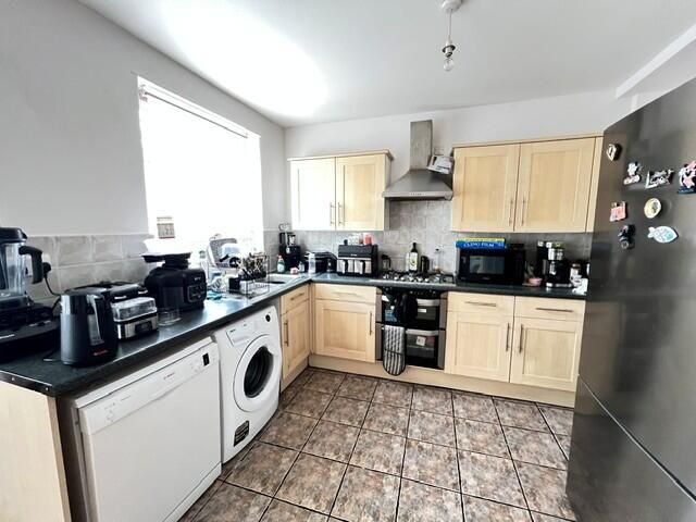 Property photo 3 of 9 Kitchen