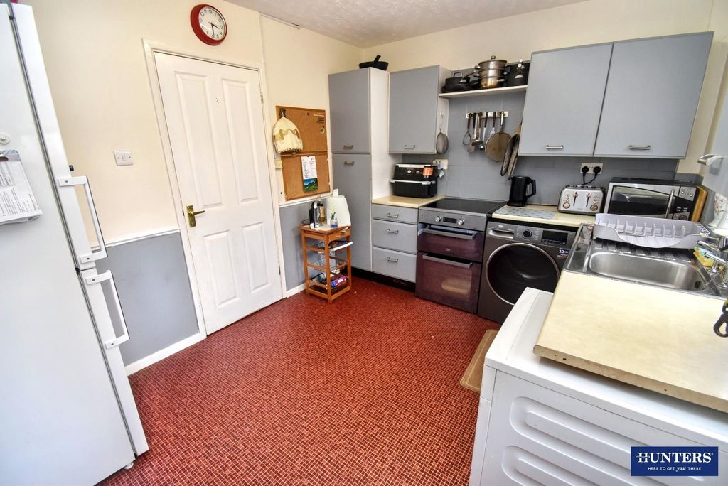 Property photo 3 of 13 Kitchen