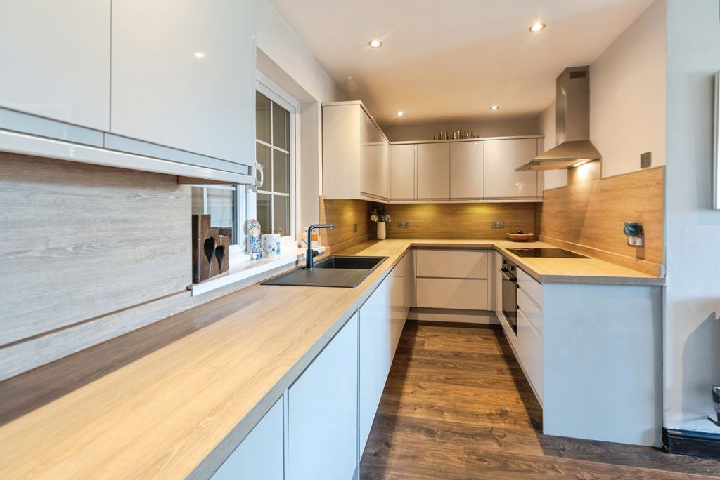 Property photo 2 of 19 Pbox-Img.Jpg