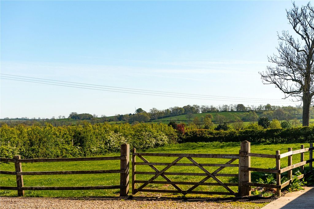 Property photo 2 of 20 Paddock