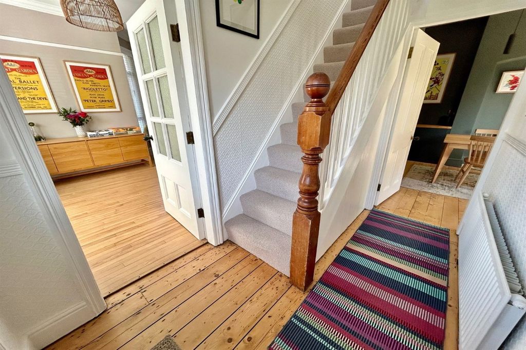 Property photo 2 of 26 Entrance Hall