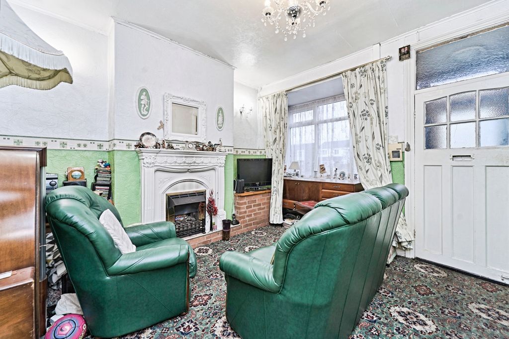 Property photo 2 of 9