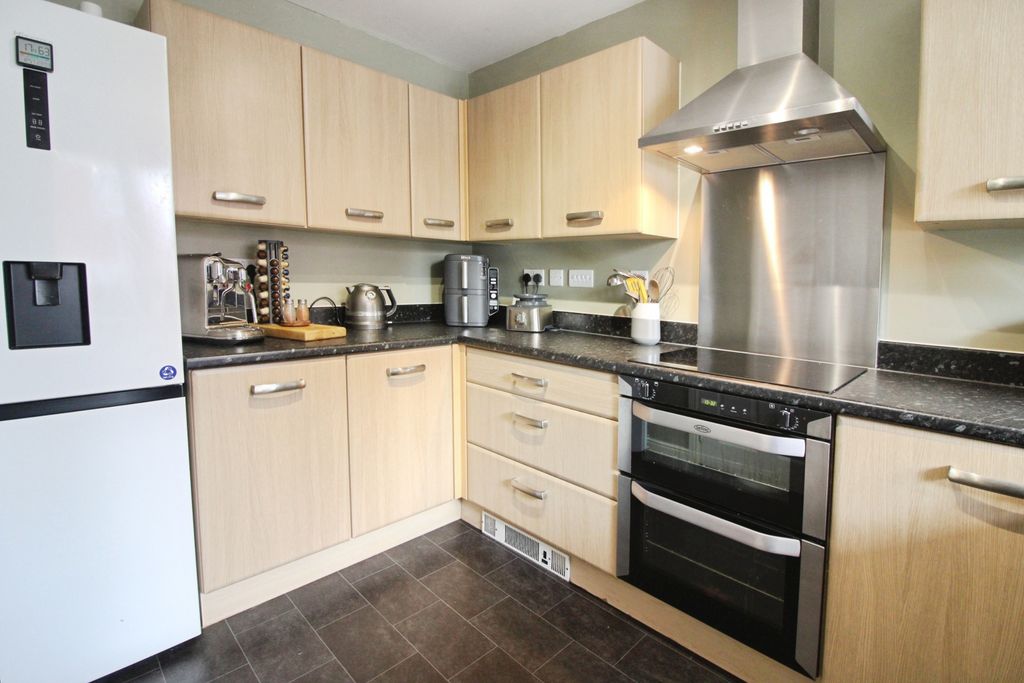 Property photo 3 of 14 Kitchen