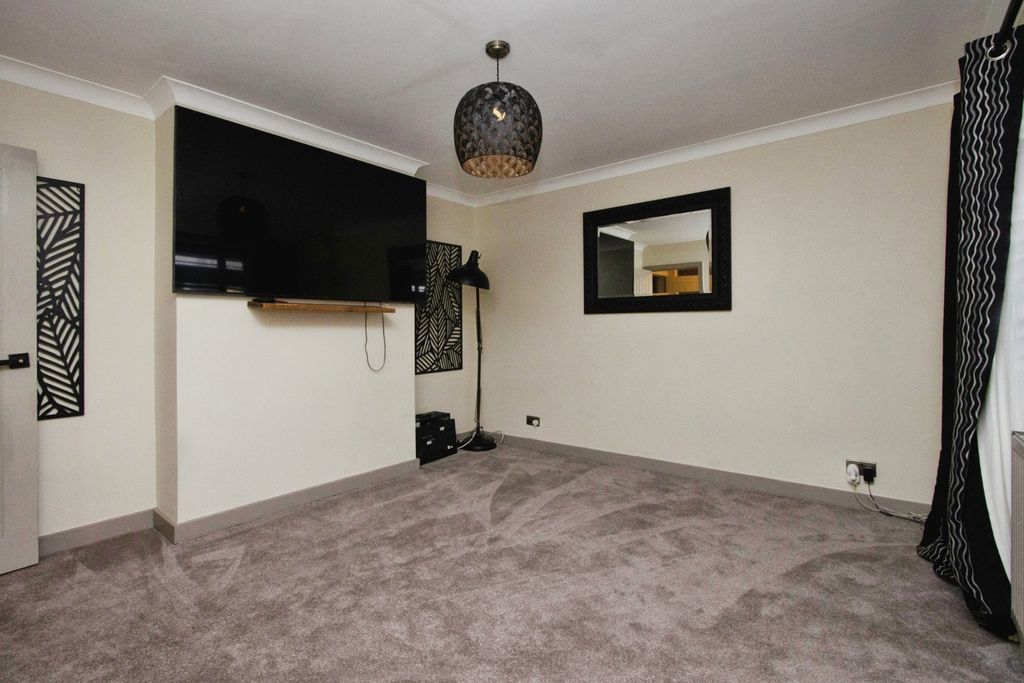 Property photo 3 of 24 Pbox-Img.Jpg