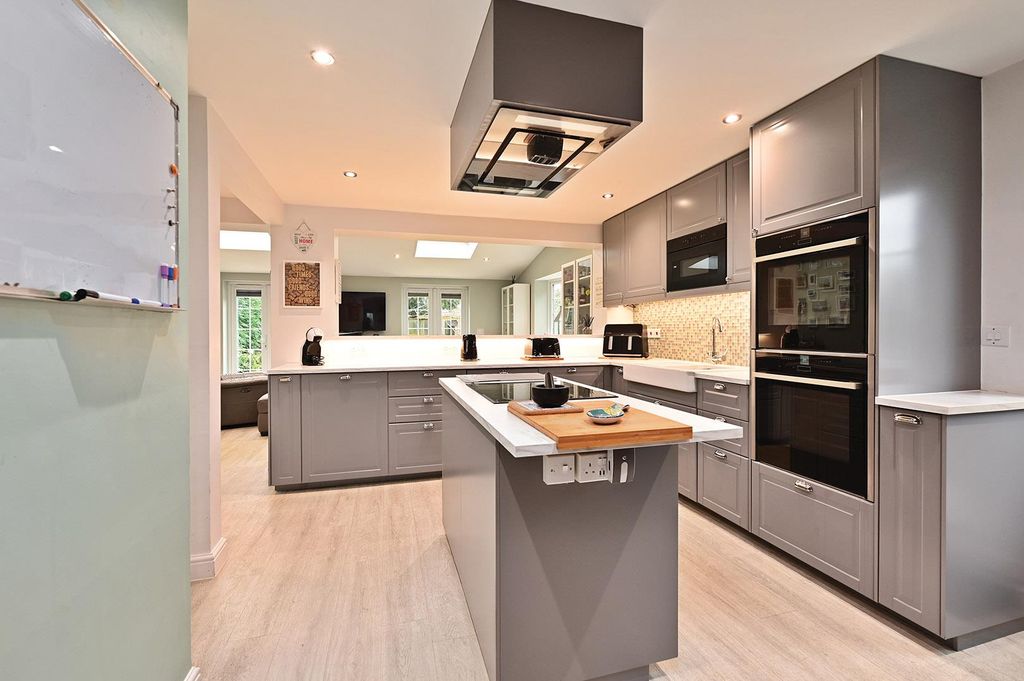Property photo 3 of 16 Kitchen