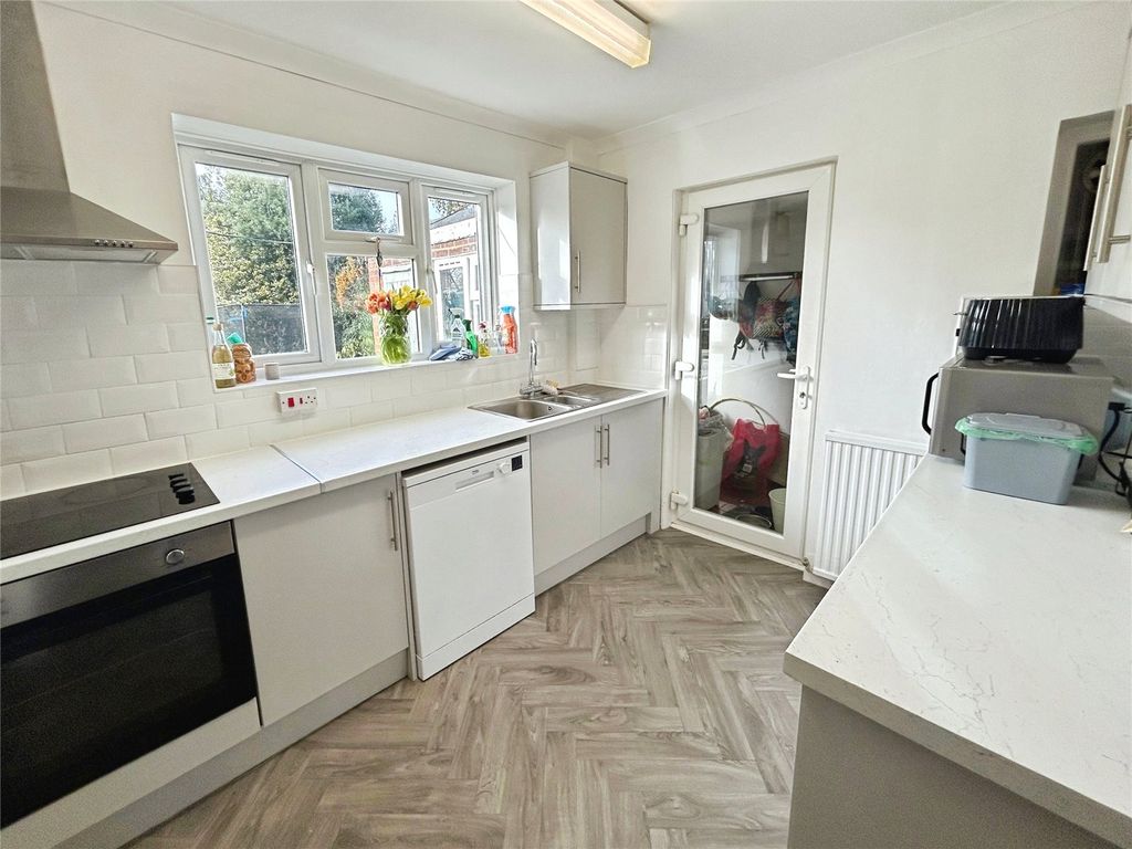 Property photo 2 of 12 Picture No. 15