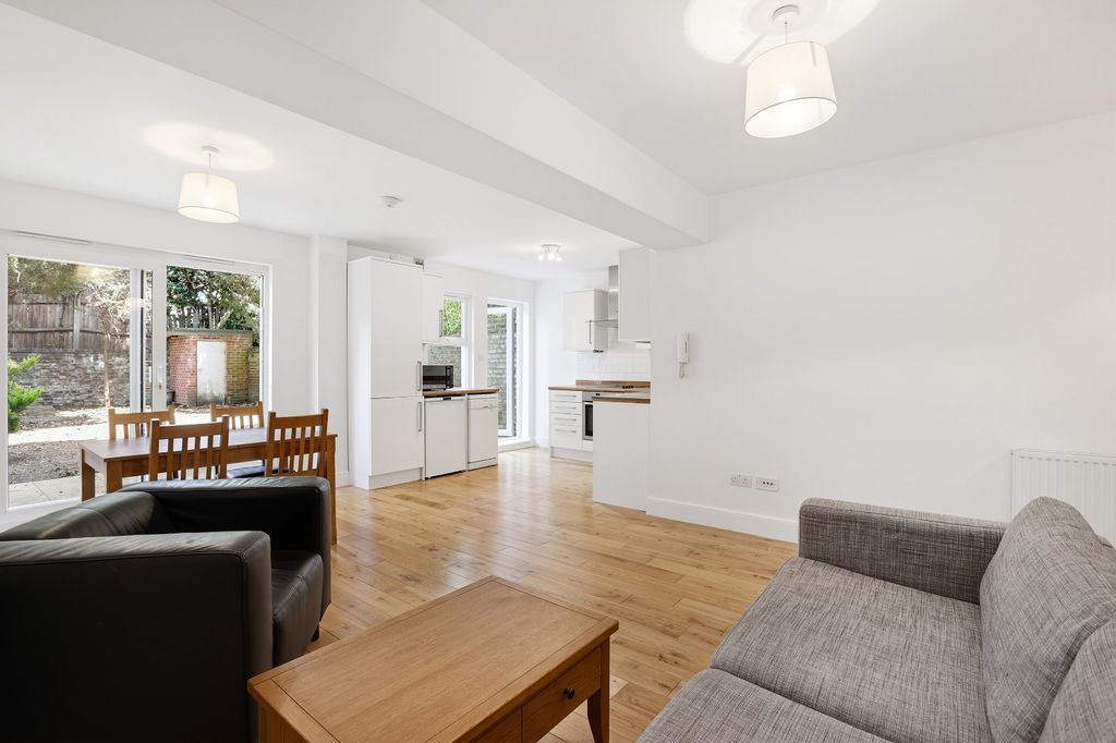 Property photo 1 of 11 Picture No. 05