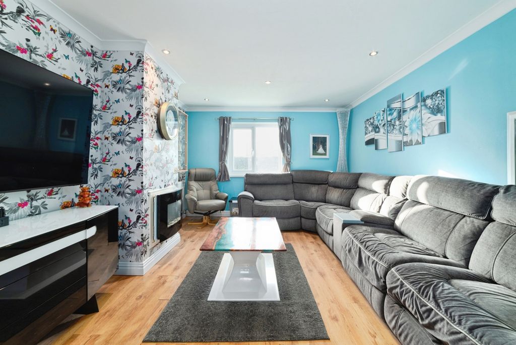 Property photo 2 of 24 Pbox-Img.Jpg