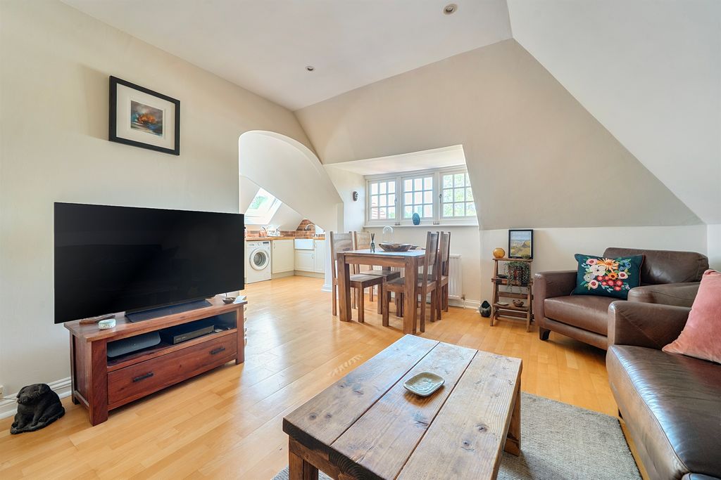 Property photo 2 of 12