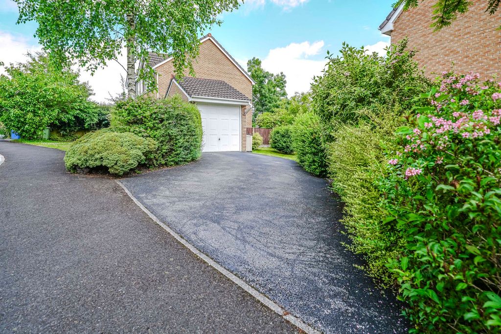 Property photo 2 of 37