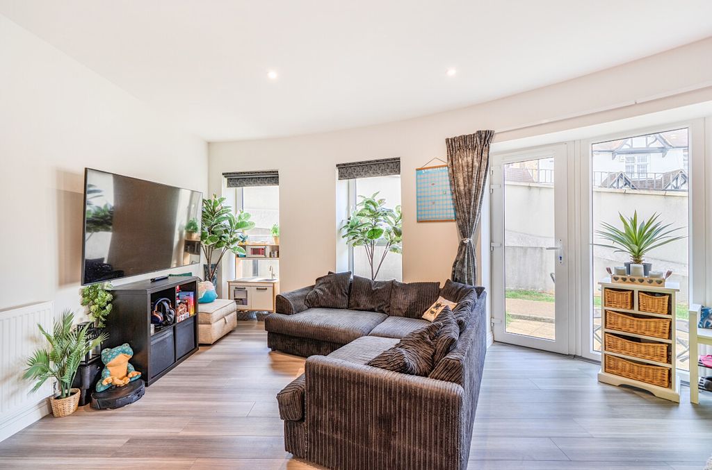 Property photo 3 of 13 1-6Ac5B728A3139-1...