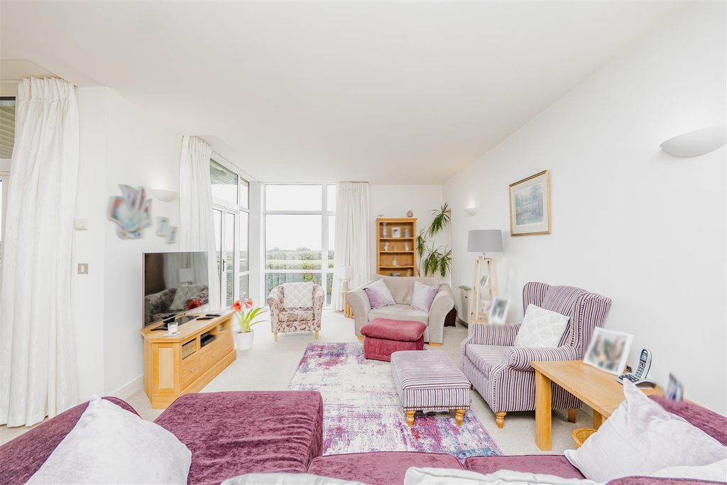 Property photo 2 of 26 Living Room