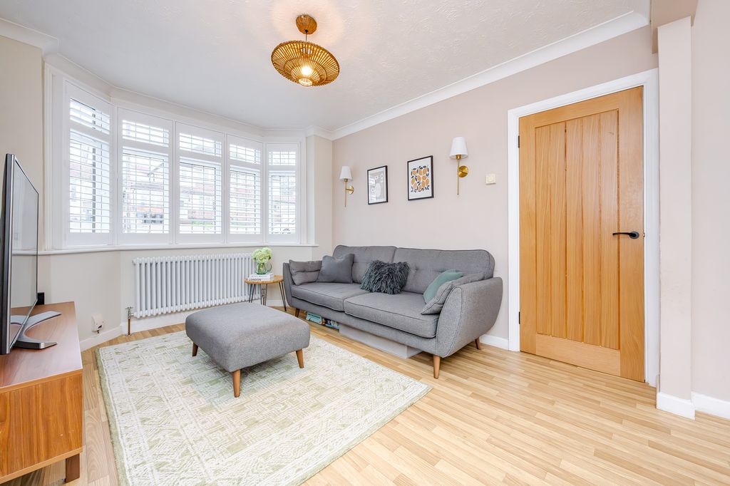 Property photo 2 of 25