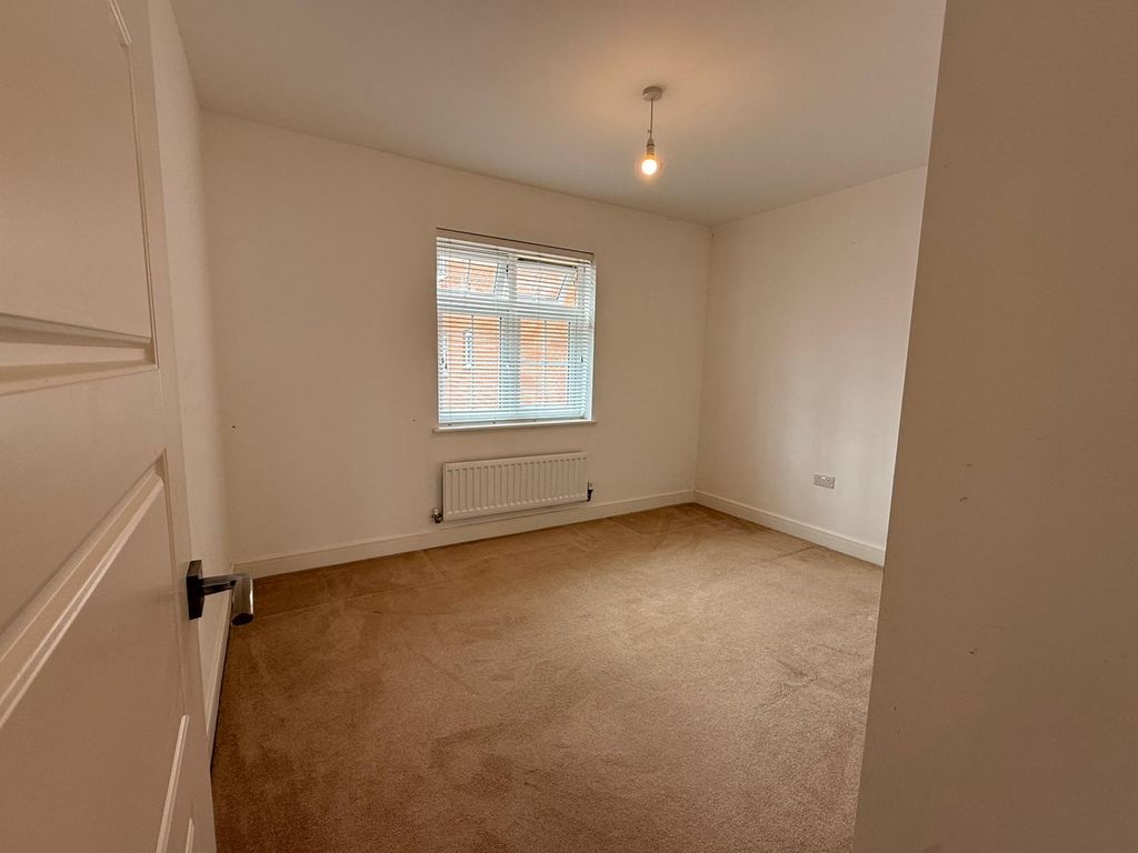 Property photo 1 of 12 2 Bed Flat To Rent Bramling Way, Gillingham Me8
