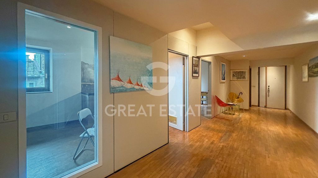 Property photo 3 of 17 Interiors