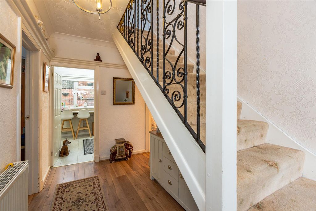 Property photo 3 of 32