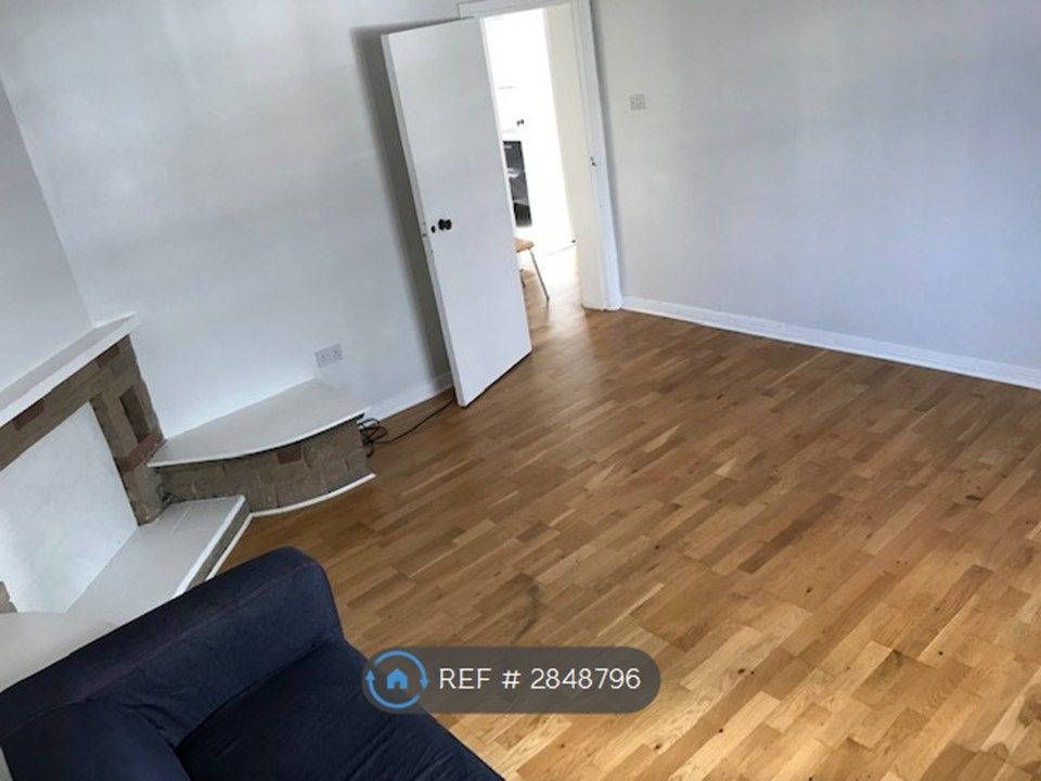 Property photo 2 of 13 Lounge