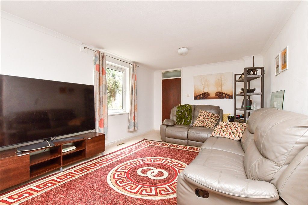Property photo 3 of 13 Lounge