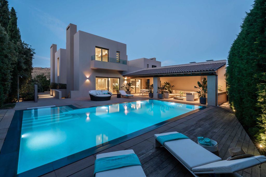 Property photo 2 of 40