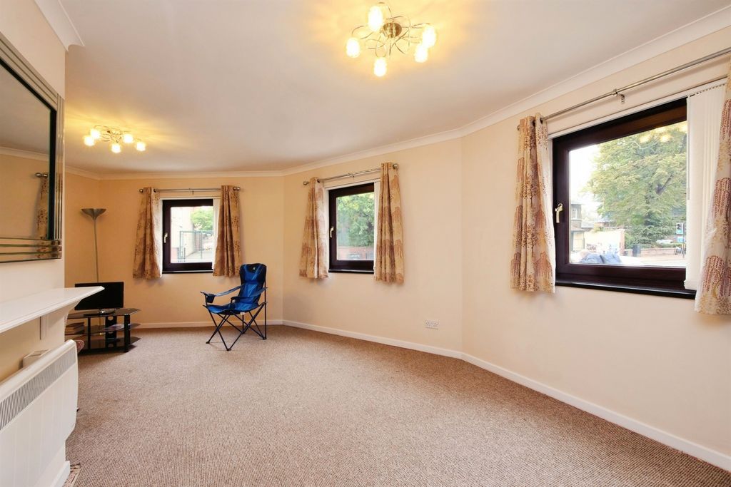 Property photo 2 of 9
