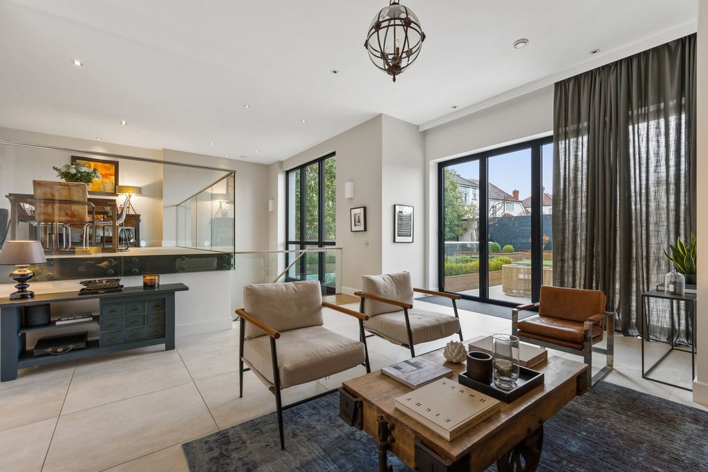 Property photo 3 of 35 Living Room