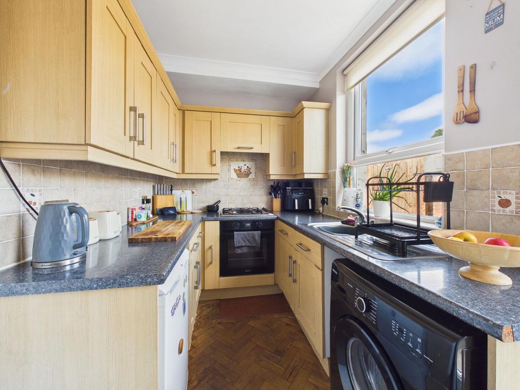 Property photo 3 of 25 Kitchen