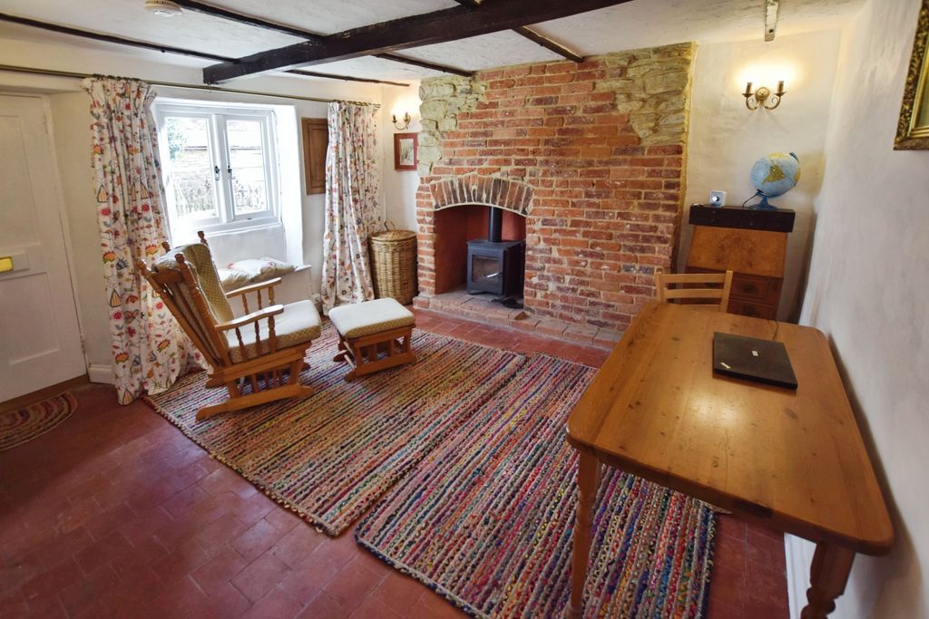 Property photo 3 of 23 Lounge