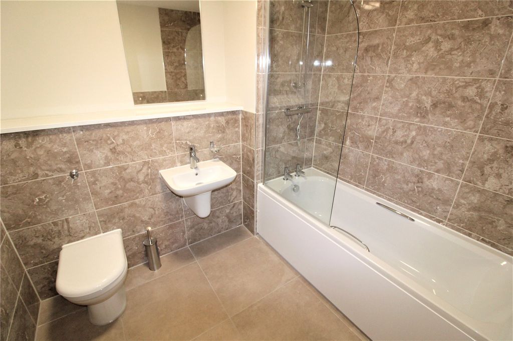 Property photo 3 of 11 Bathroom