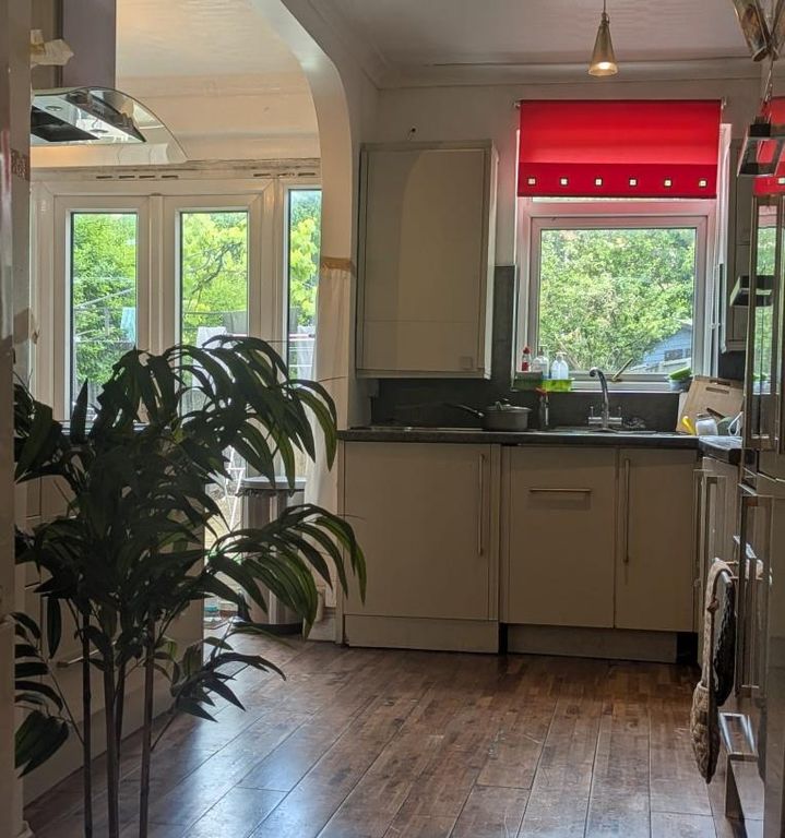 Property photo 3 of 14 Kitchen