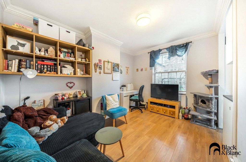 Property photo 2 of 10 Living Room