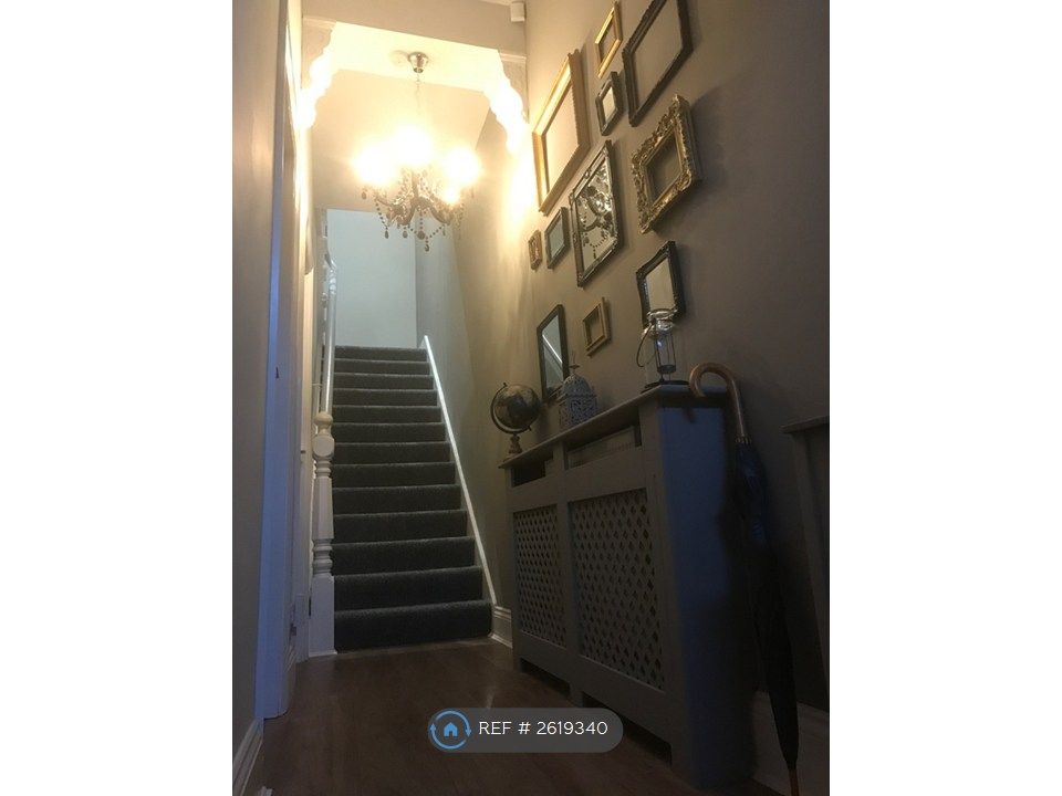 Property photo 3 of 7 Hallway